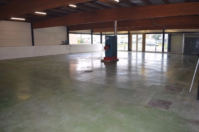 Handelsruimte / magazijn gunstig gelegen te Maldegem 