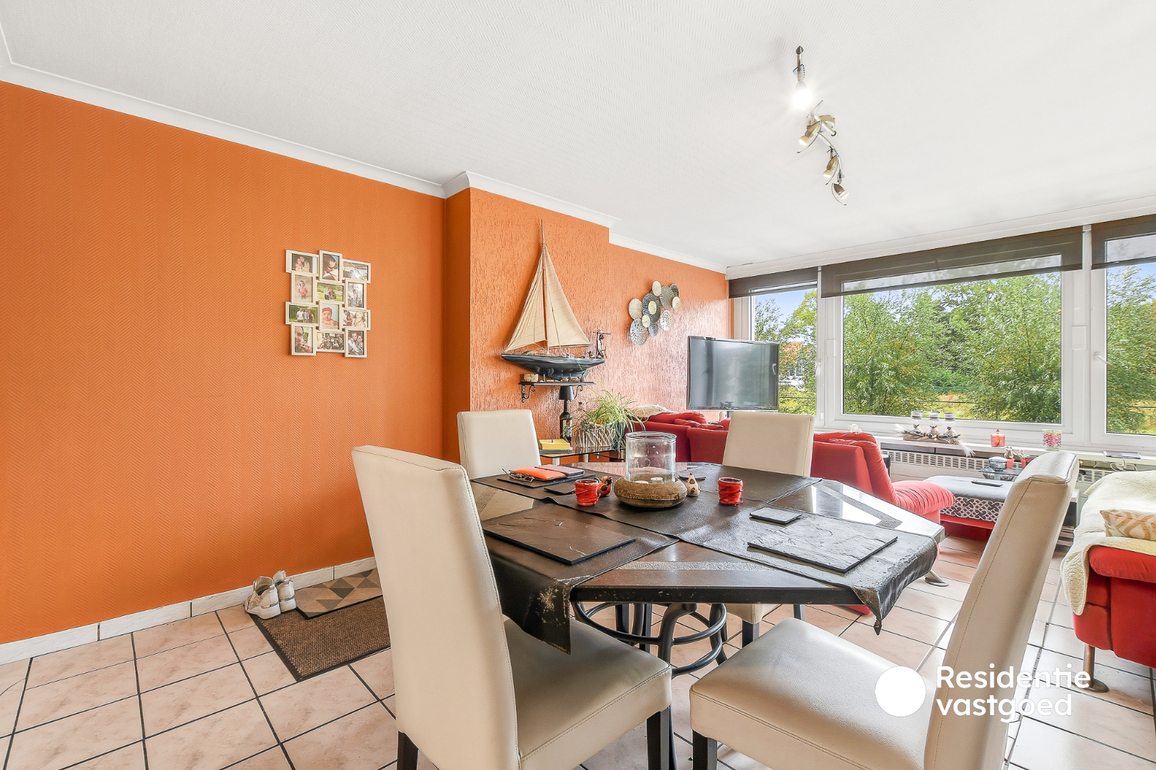 Tweeslaapkamerappartement met privatieve staanplaats nabij het centrum van De Haan 