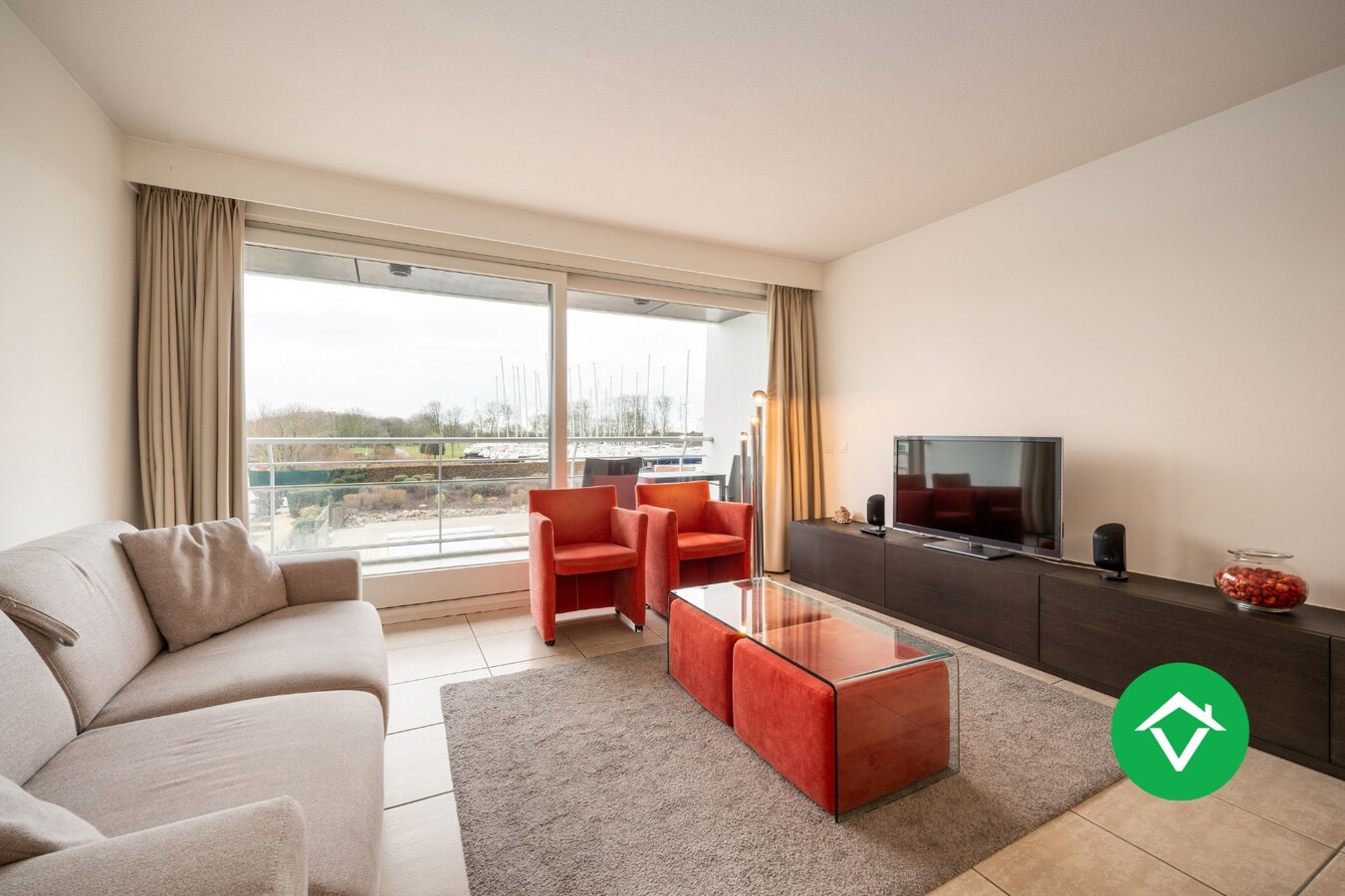 Instapklaar appartement met 2 slaapkamers en grote garage te Nieuwpoort 