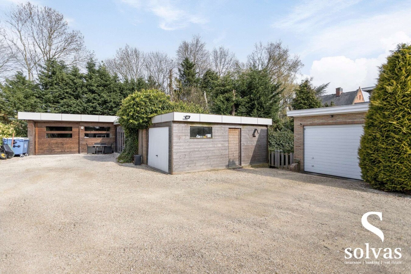Exclusieve villa met karakter op riant perceel in hartje Zomergem 