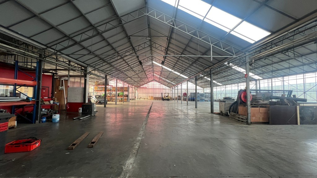 Bedrijfsgebouw te huur op zichtlocatie langs Brusselsesteenweg in Merelbeke-Melle