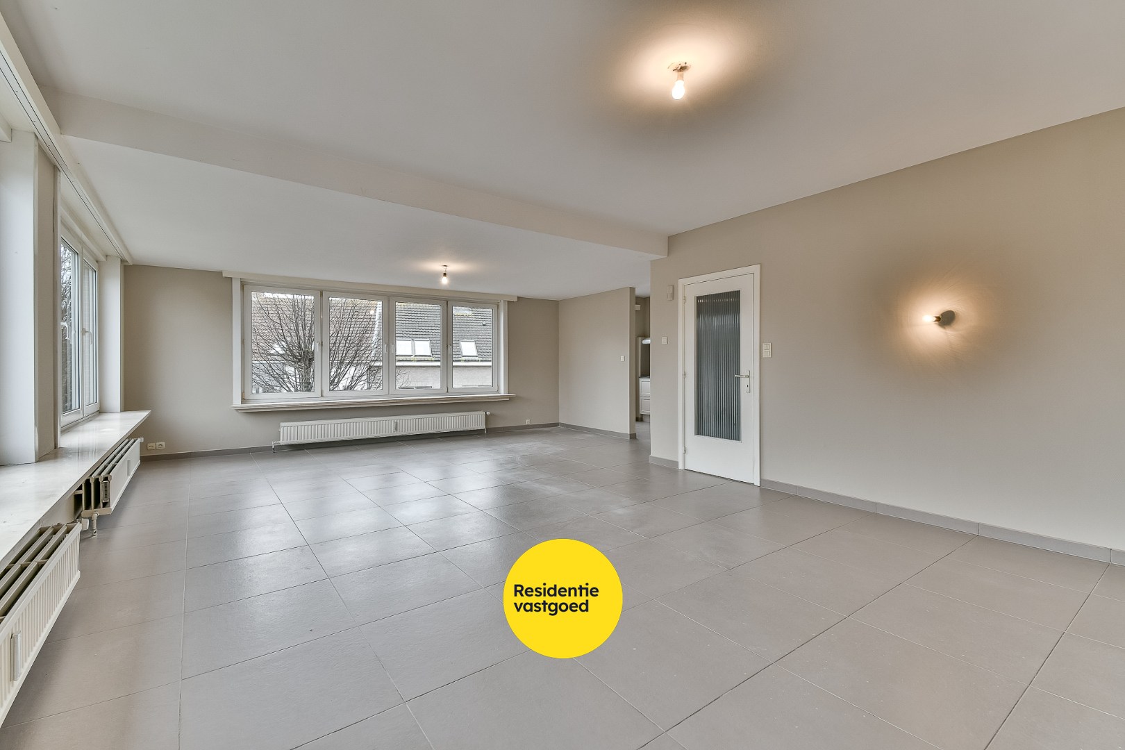 Appartement met 2 slaapkamers op de markt van Oudenburg met garage 