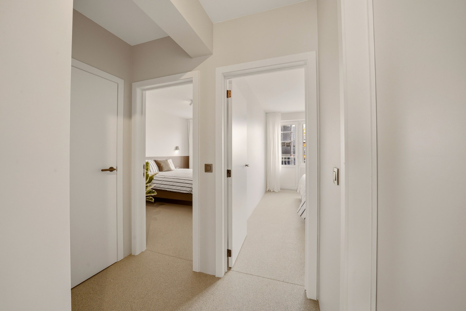 Stijlvol gerenoveerd stadsappartement met maatwerk, 2 slaapkamers en veel bergruimte 