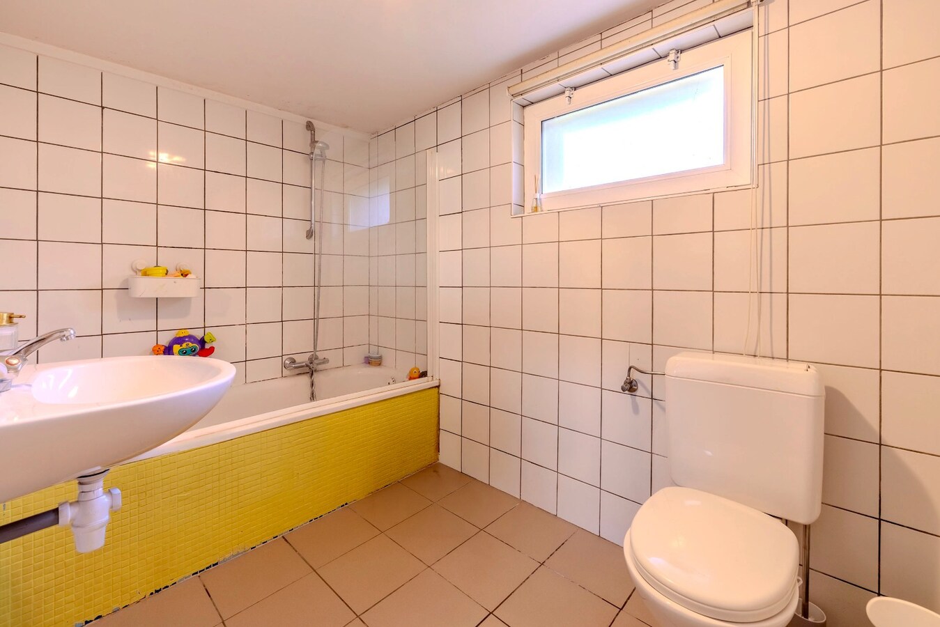 Instapklare woning met ruime tuin en 3 slpks - toplocatie 