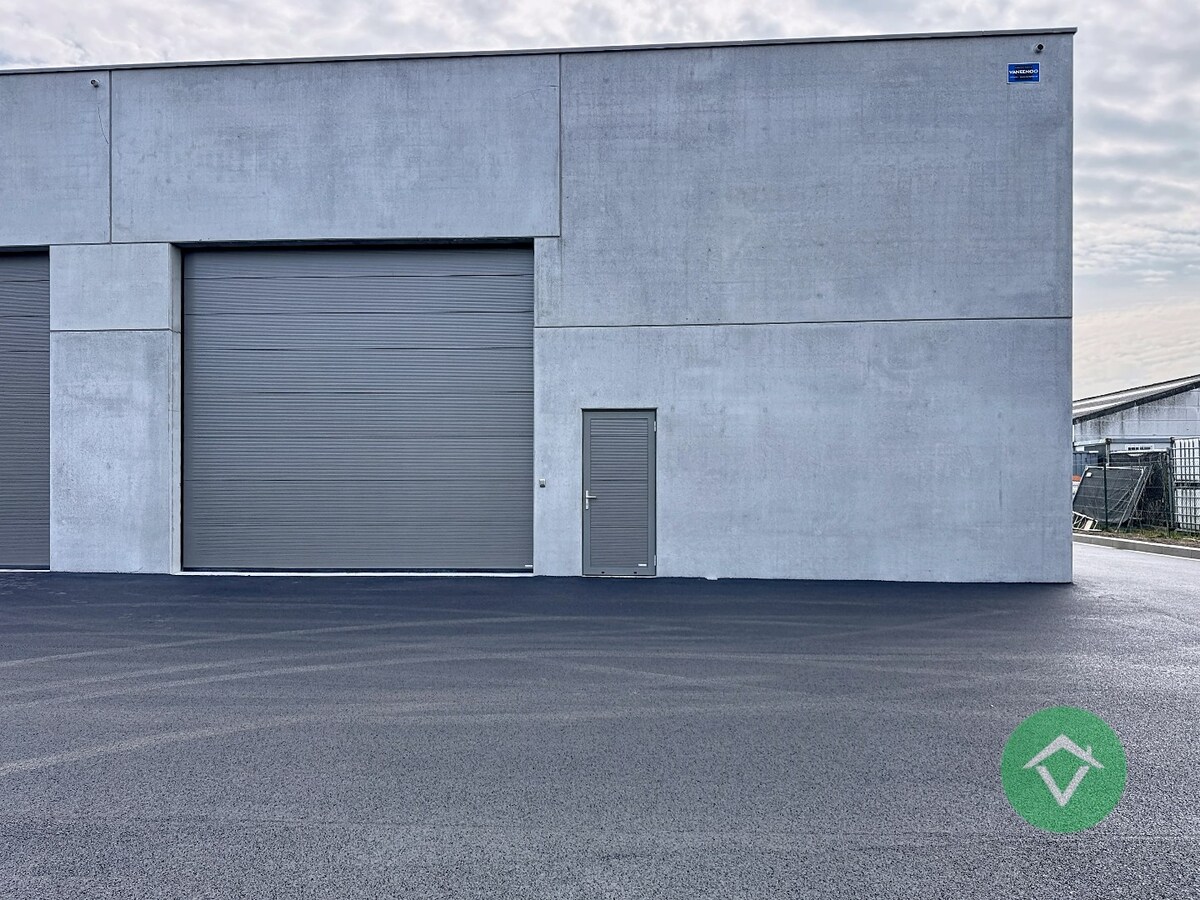 Nieuwbouw loods KMO-UNIT te koop – 192 m² met 2 parkeerplaatsen inbegrepen op de industriezone te Aartrijke 