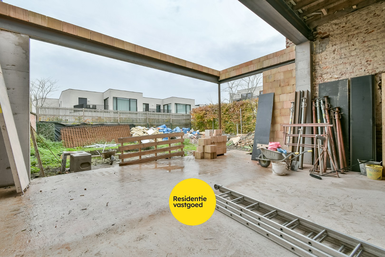 Ruime woning met bergen aan potentieel! 