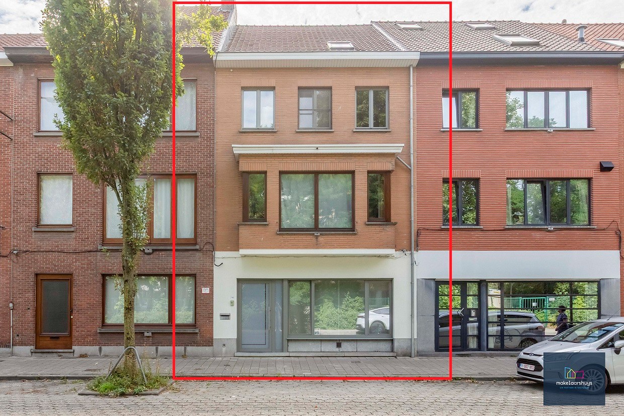 VERKOCHT ! Instapklare energiezuinige handelswoning met tuin en garage 