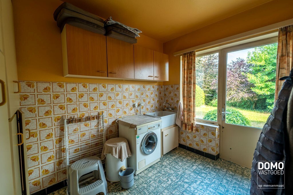 KARAKTERVOLLE, RUIME WONING MET 4 SLAAPKAMERS EN ZONNIGE TUIN TE STOKROOIE 