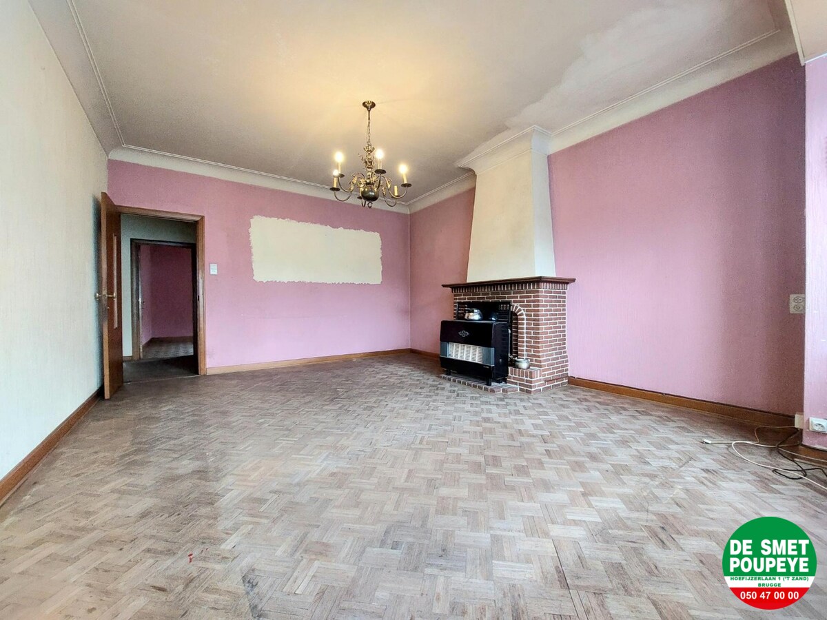 Op te frissen appartement nabij 't Zand 