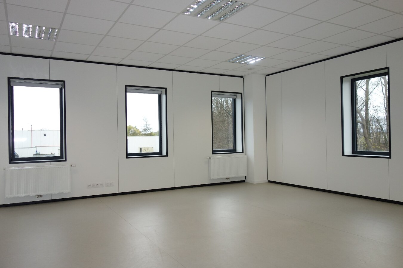 Bureau de prestataires de services loué À Tournai