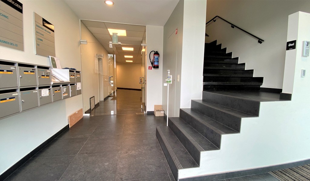 Strategisch gelegen kantoren te huur vlakbij klaverblad in Gent