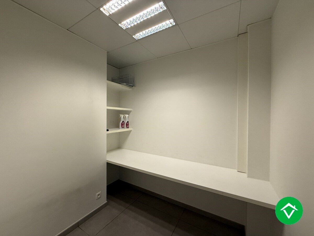 Ruim handelspand van 183m² op een centrale ligging te Roeselare 