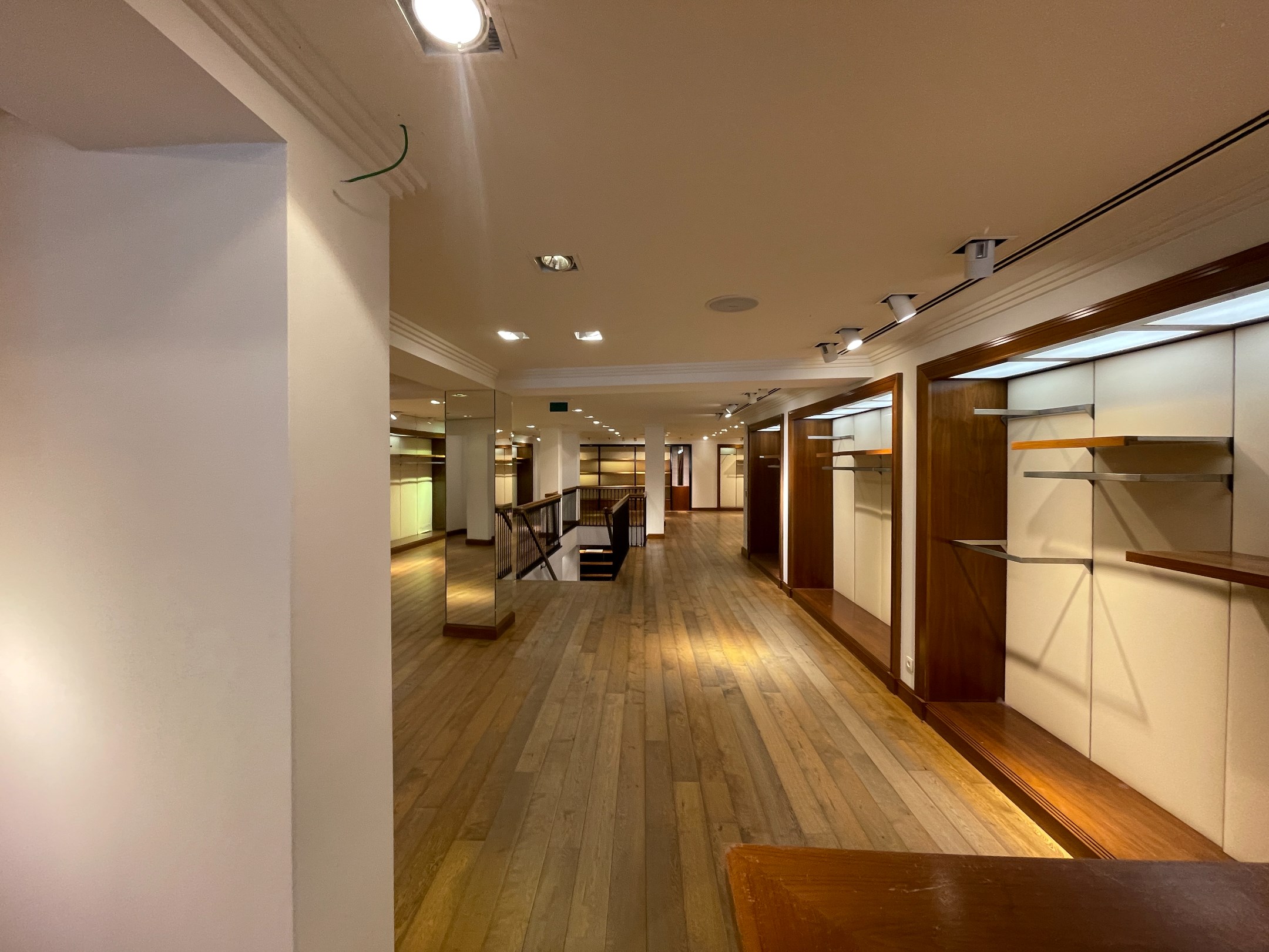 Local commercial exclusif à louer - emplacement de choix sur la Place m’as-tu-vu, à Knokke. POP-UP possible ! 