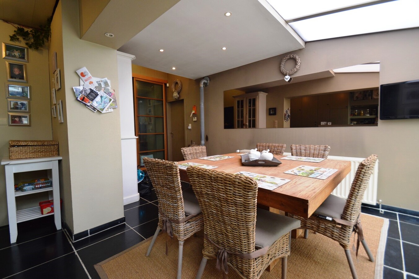 Mooie woning met hangar en ingericht appartement - Duinbergen 