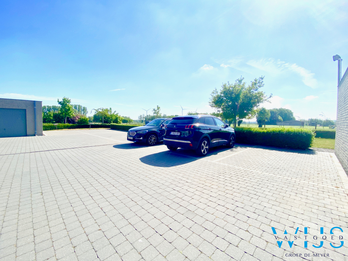 Instapklaar appartement met ZEER RUIM zonneterras te Ertvelde ! 