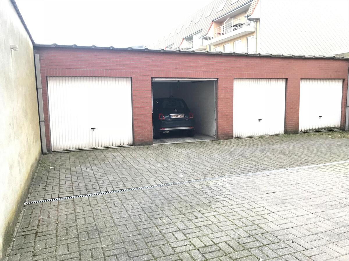 GARAGEBOX TE BREDENE DUINEN 