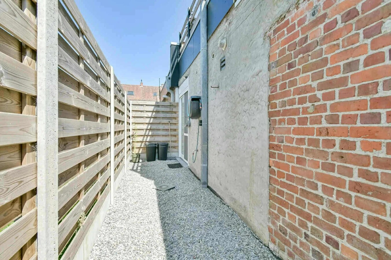 Gerenoveerde rijwoning met 3 slaapkamers en tuin te Roeselare 