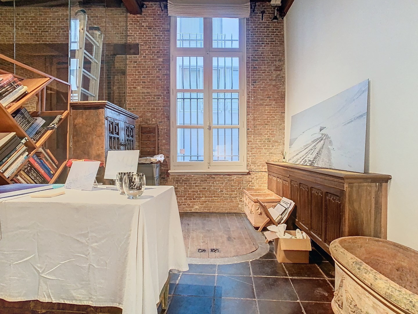 Handelsruimte 100m² in Hartje Antwerpen op steenworp van de Kathedraal. 