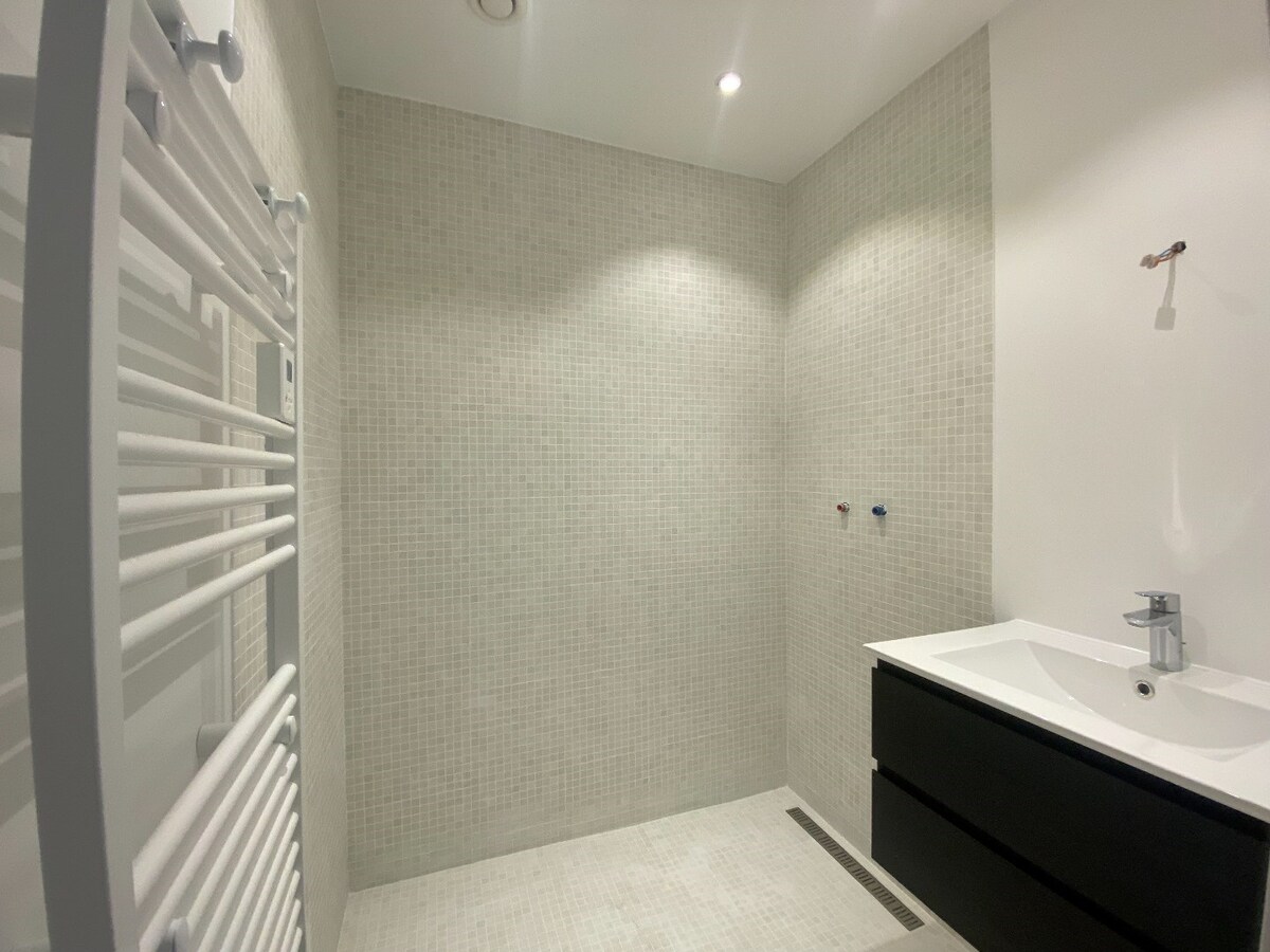 Authentique villa du 20e siècle, rénovée par un architecte de renom, avec 6 chambres et jardin ! 