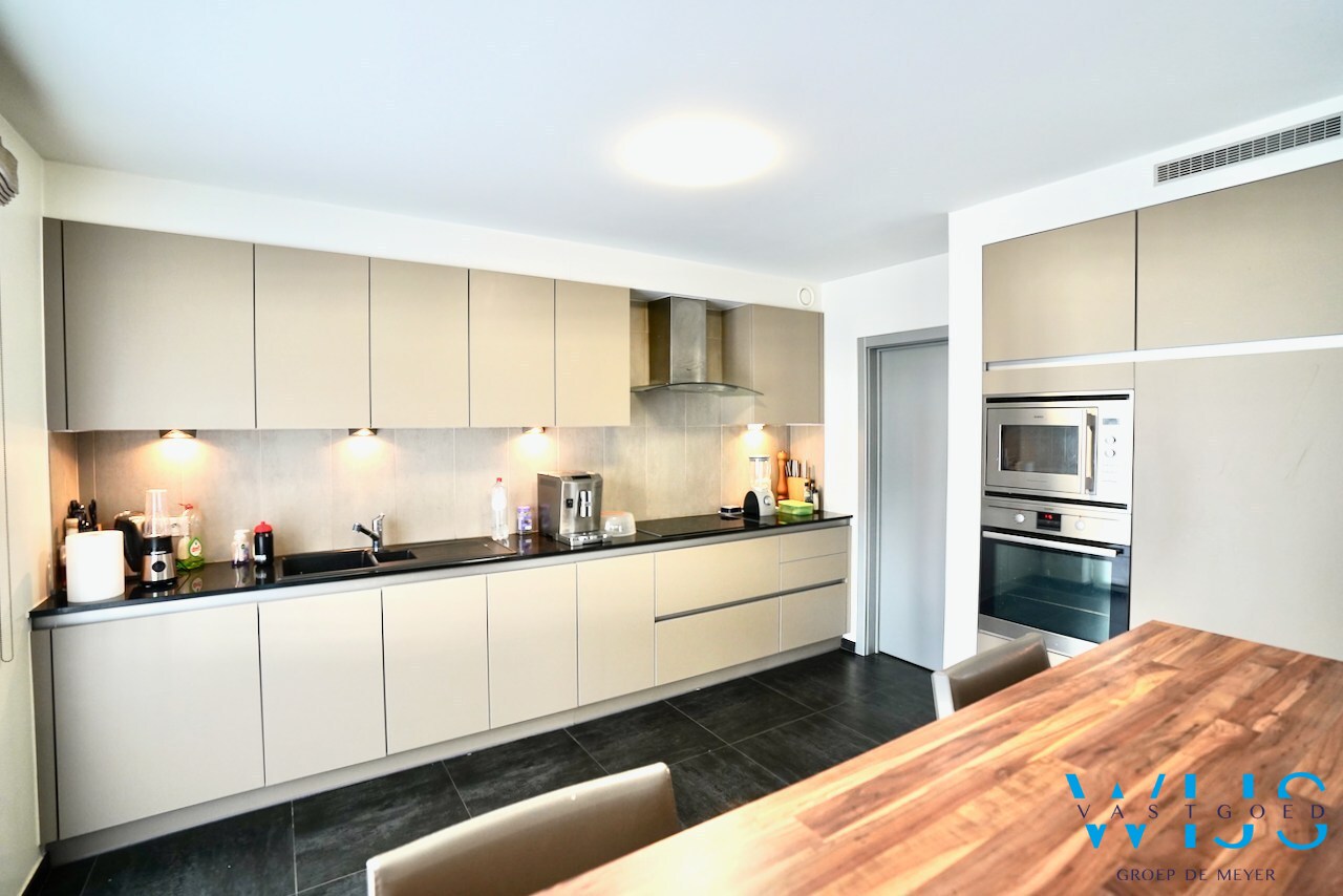 Instapklare halfopen bebouwing in rustige, kindvriendelijke woonwijk ! 