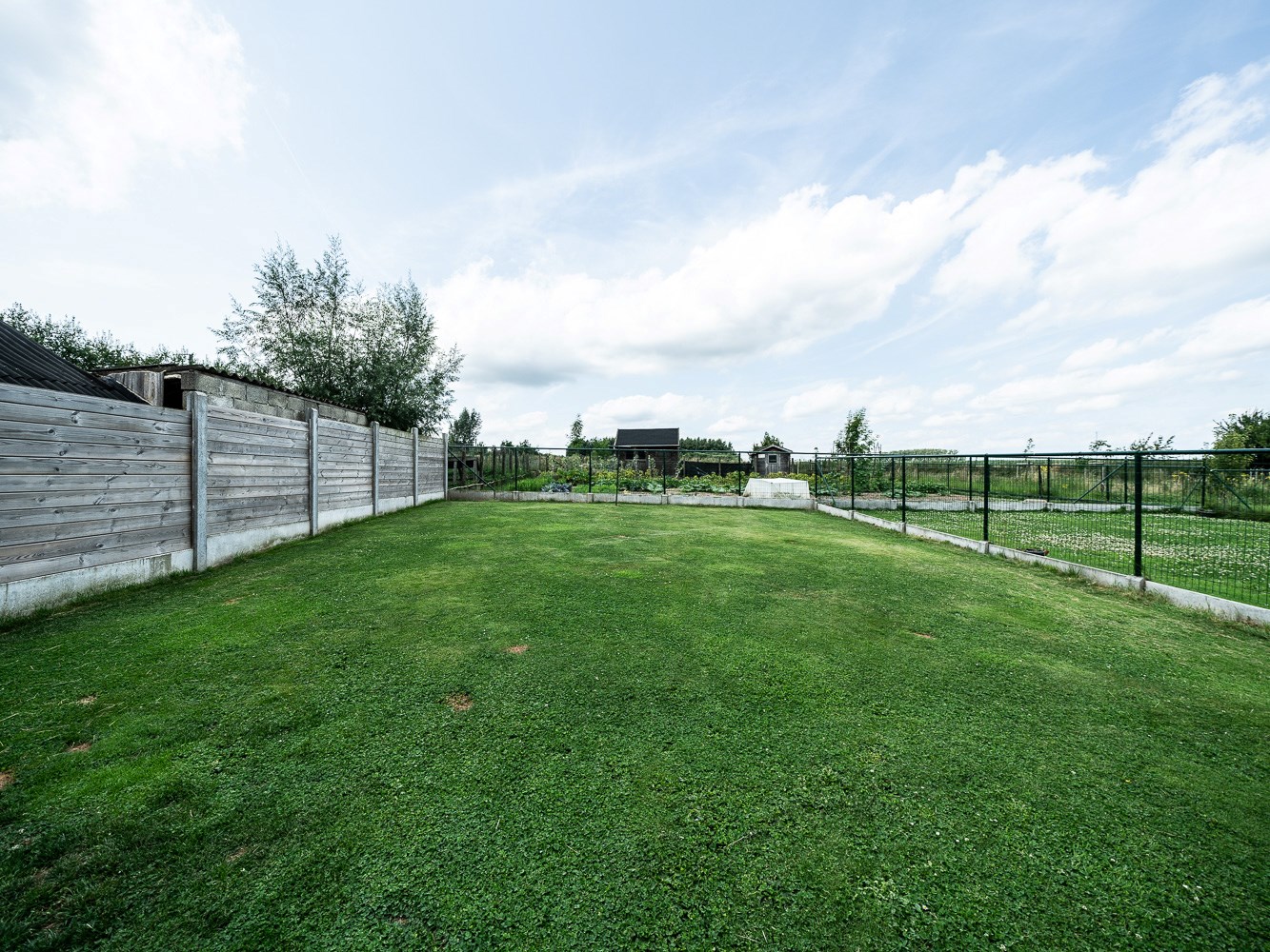 Ruime woning met 3 kamers en dressing, garage en tuin 