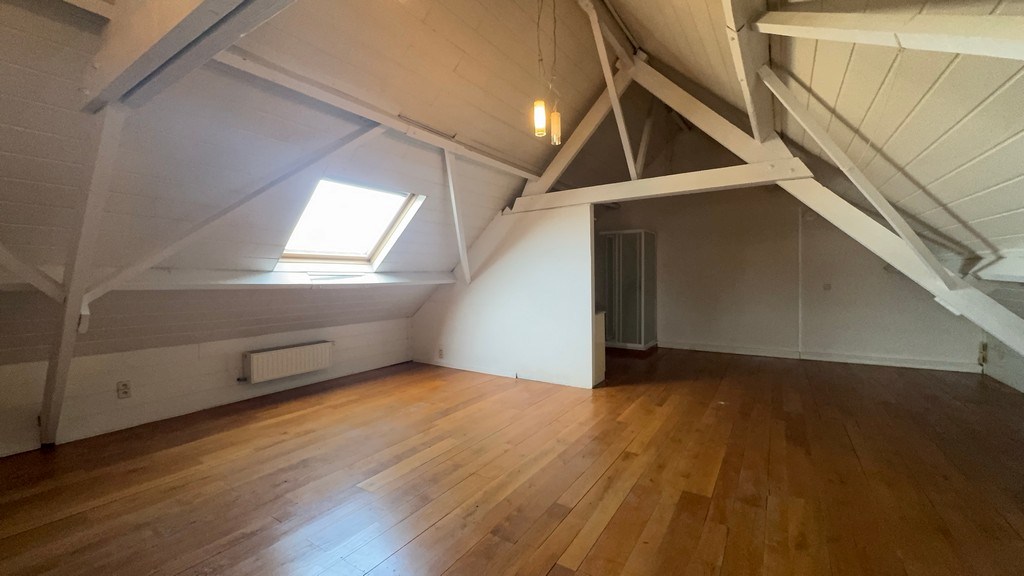 Commercieel gelegen handelspand te koop in Deinze (Astene)