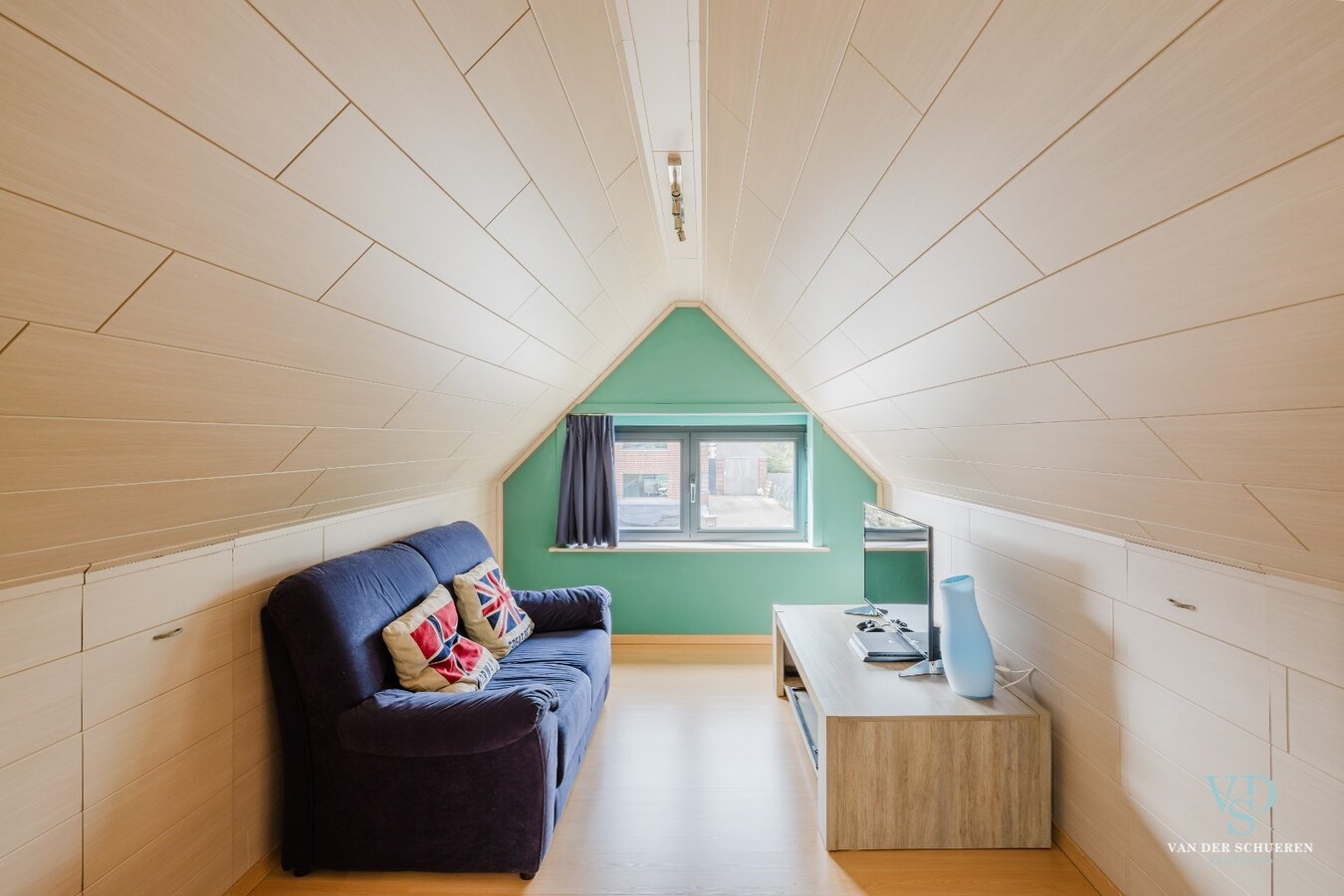 Tijdloze vrijstaande villa op ruim perceel 