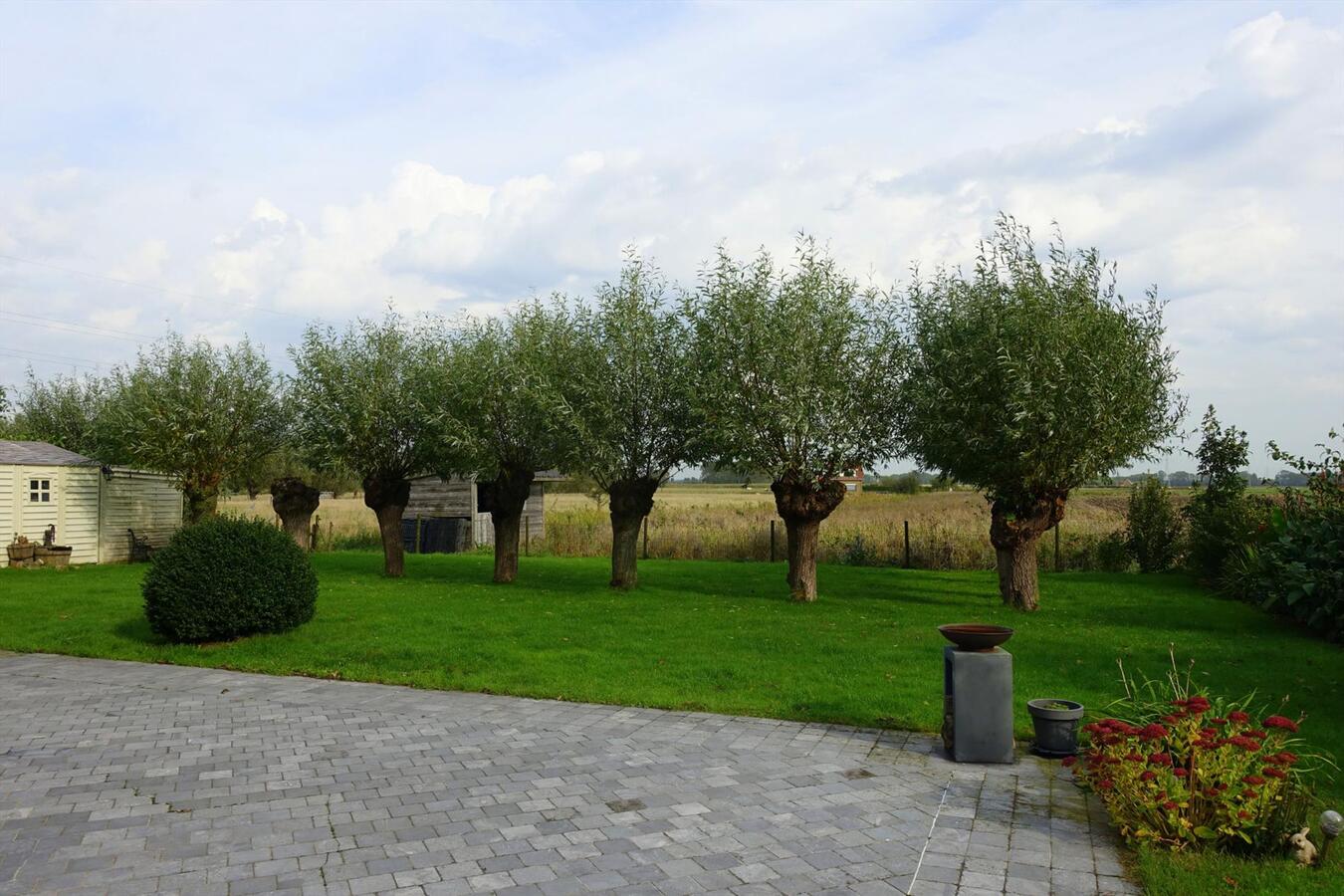 Instapklaar rustig gelegen landhuis met zicht op velden 