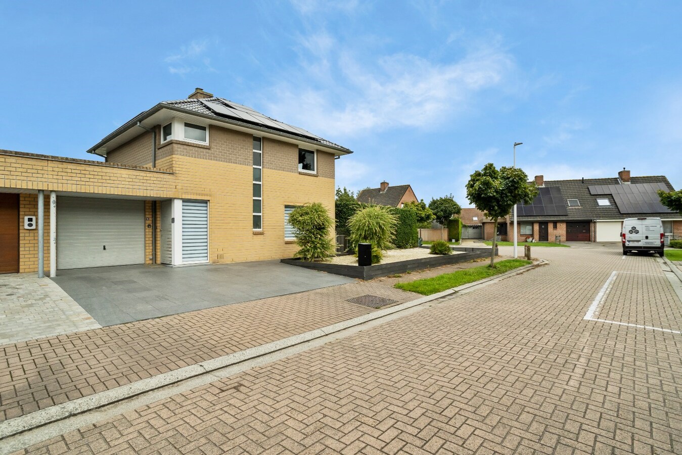 Centraal gelegen, halfopen woning op perceel 624m² 