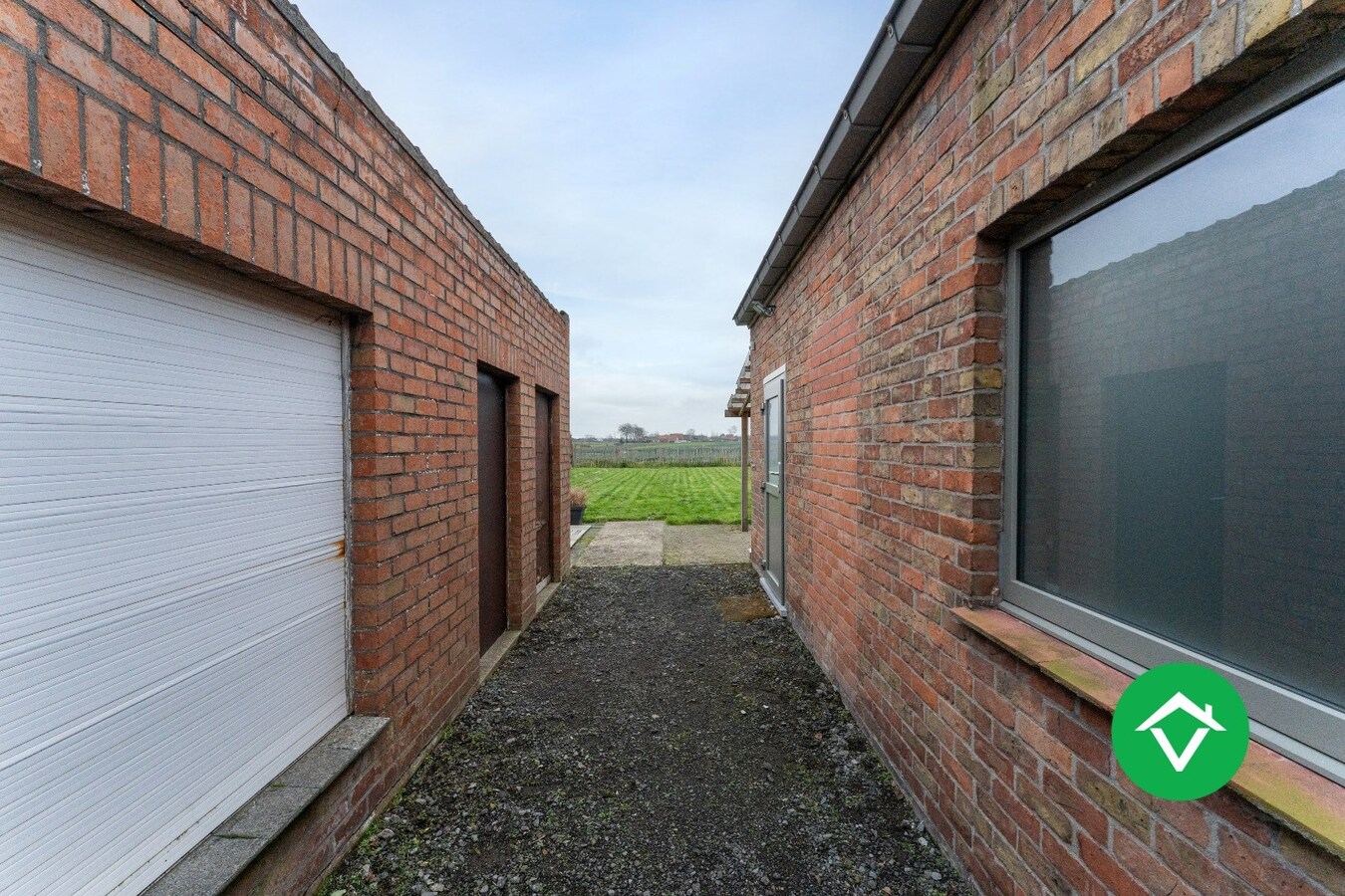 Instapklare woning met 2 slaapkamers en zicht op de groene velden te Eernegem 