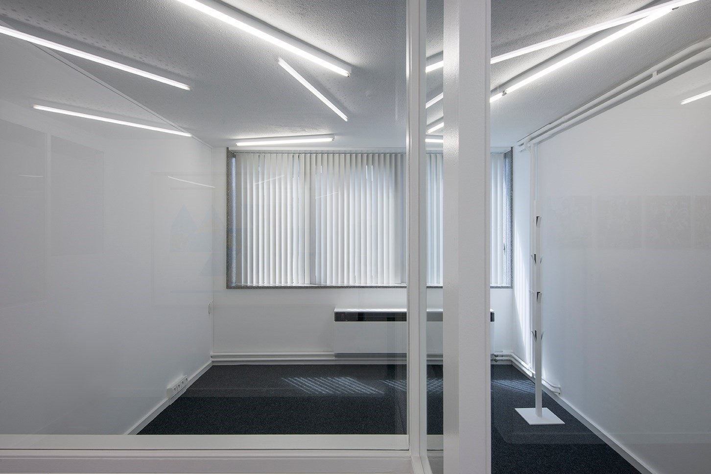 Instapklare kantoorruimte  (32 m²) met parking en alle faciliteiten inclusief, Torhout. 