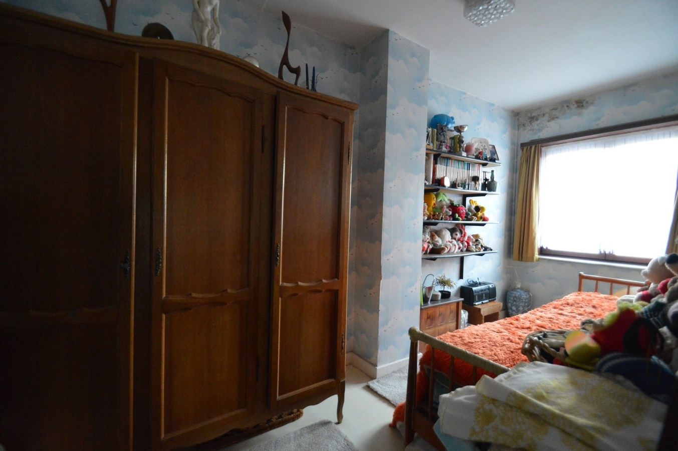 Volumineuze, te renoveren woning met garage - Heist 