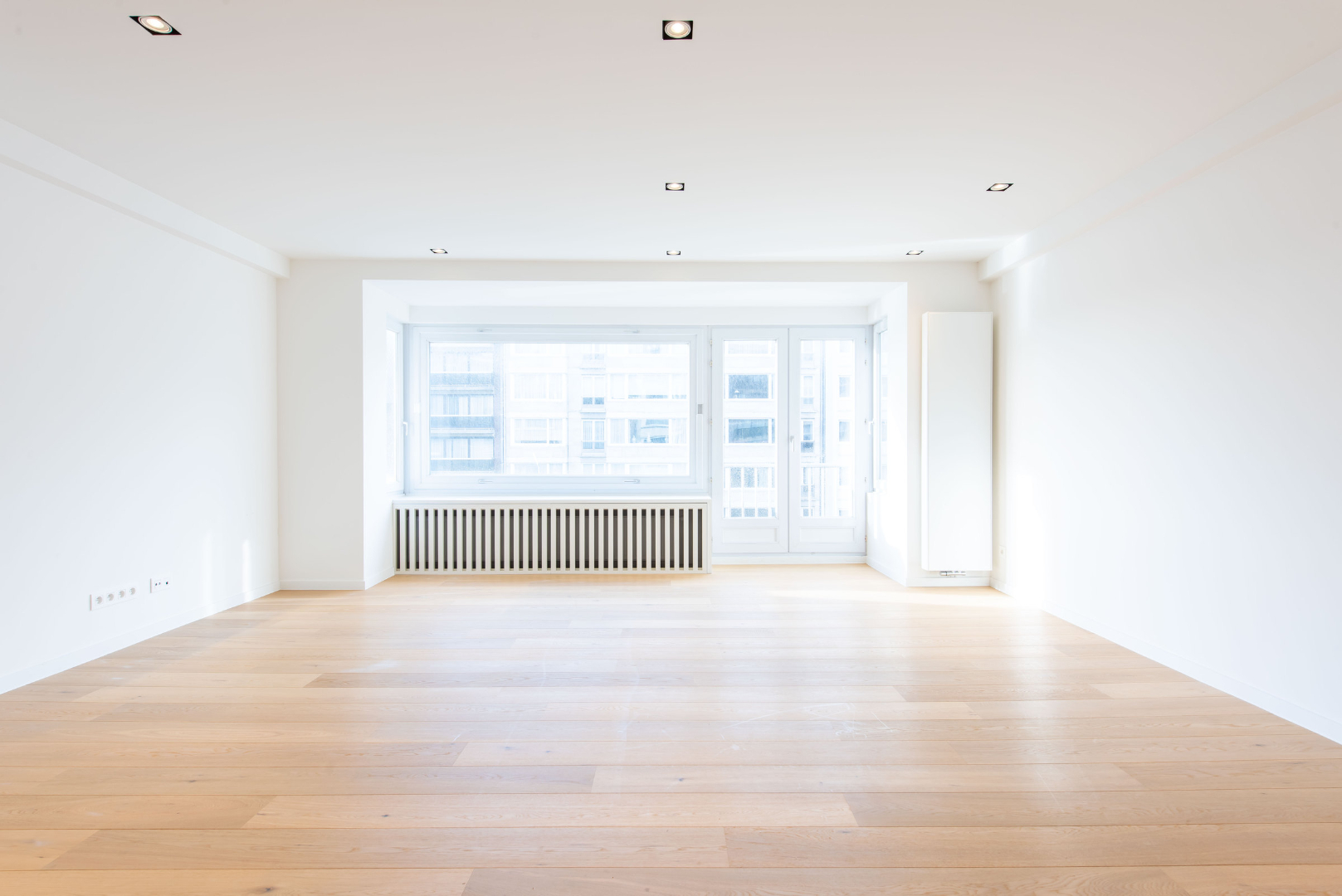 PRACHTIG GERENOVEERD APP. GELEGEN LEOPOLD II LAAN - TOPLIGGING 