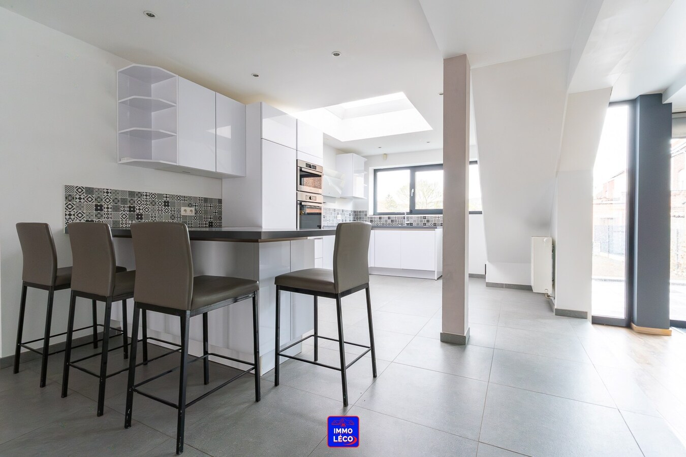 3 façades moderne avec garage, jardin, grand parking privé, COUP DE COEUR ! 