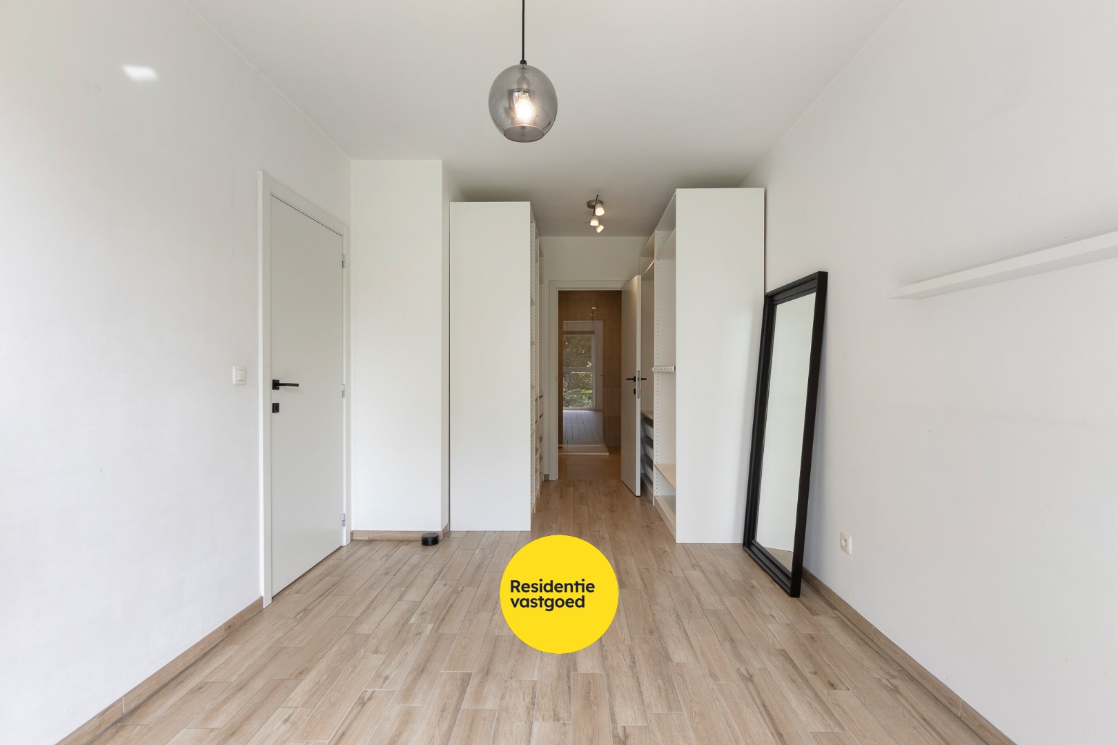 Instapklaar 1-slpk appartement te Laken 