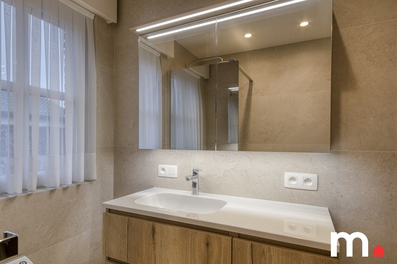 Alleenstaande villa met 6 slaapkamers en zonnige tuin op TOPligging ! 