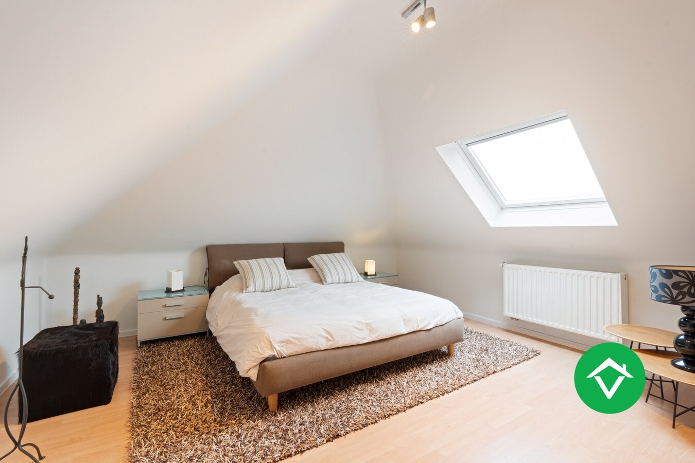 Stijlvolle alleenstaande villa met luxueus interieur en vier slaapkamers te Roeselare 