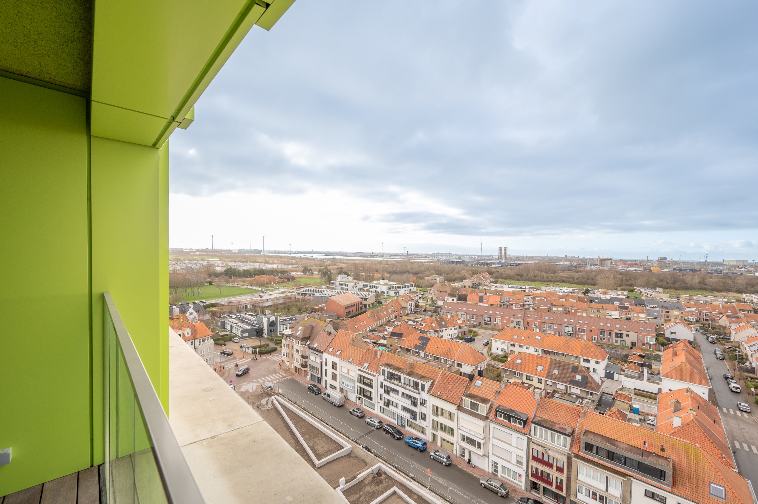 Unieke herverkoop in het Project hoost te Centrum Heist op wandelafstand van de Zeedijk genietend van zijdelings-zeezicht! 