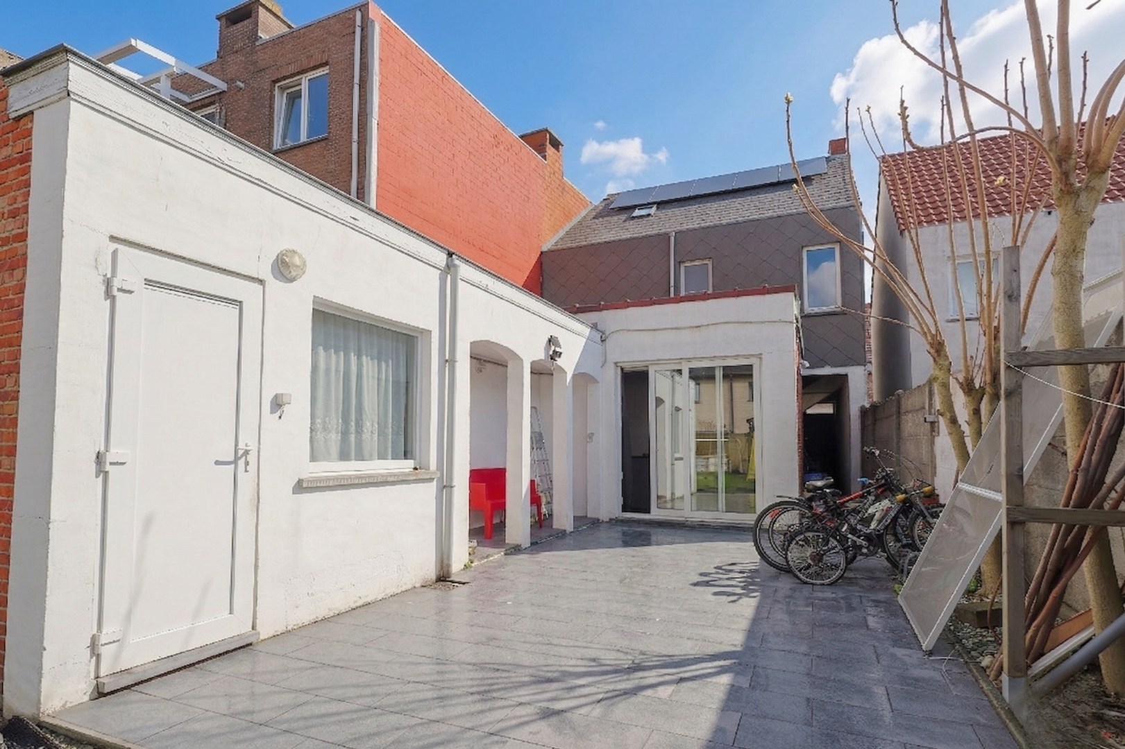 Charmante gezinswoning met zonnige tuin nabij het centrum van Zele 