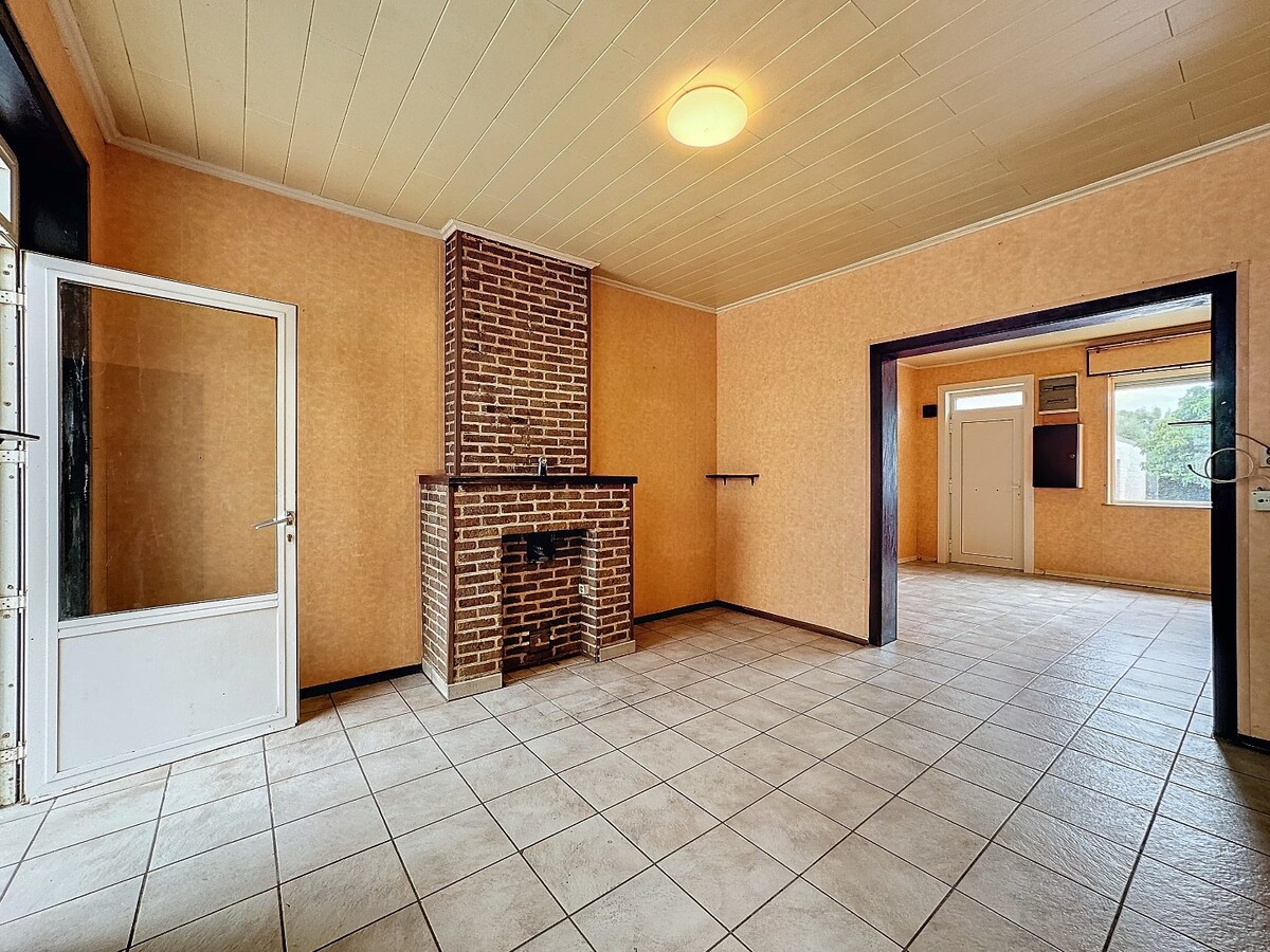 Ruime, te renoveren woning met grote tuin te Herzele 