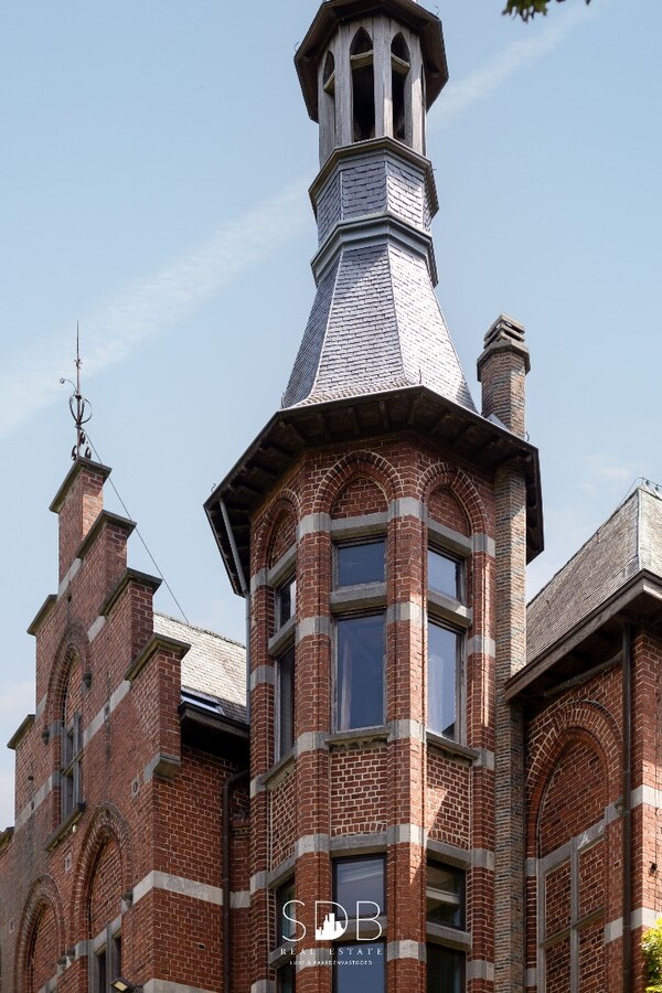 Prachtig kasteel met omringend park, weilanden en stalgebouw op circa 5hectare 
