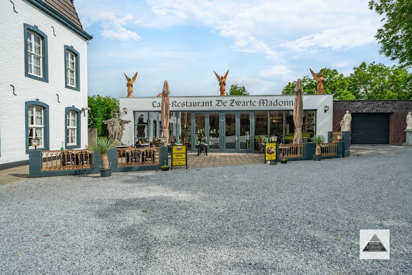VAALS - Nederland: Monumentaal landgoed met landhuis, kapel en horecapaviljoen. 