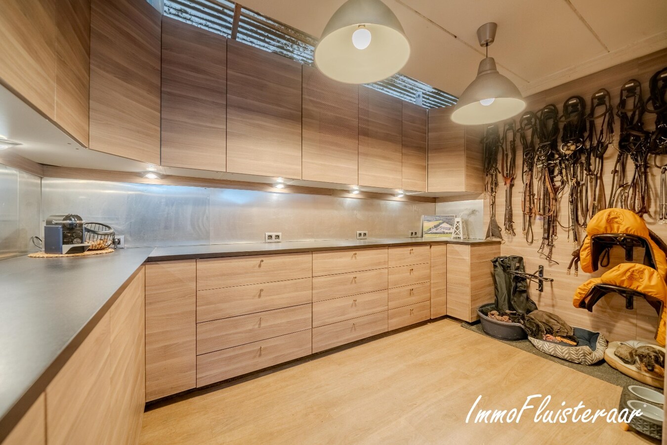 Exclusief Hippisch Complex met Uitstekende Trainingsmogelijkheden op ca 8,6 ha in Wuustwezel 