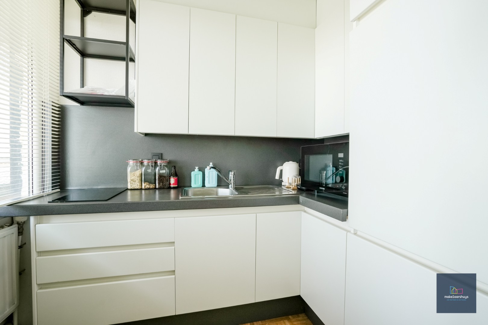 Topper ; instapklare studio met schitterend zicht 