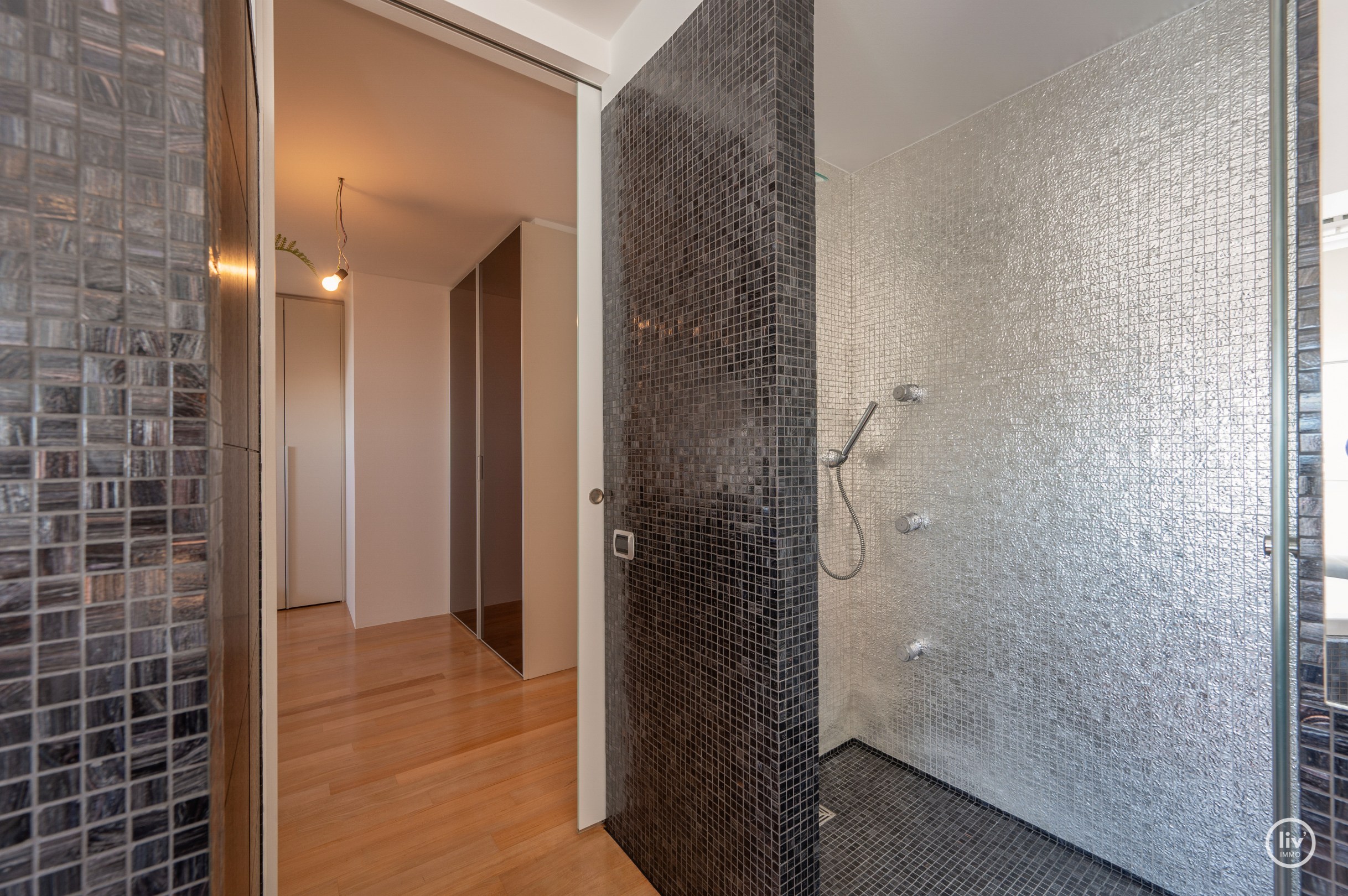 Prachtig en ruim 3-slaapkamerappartement met mooie terrassen en magnifiek open zicht alsook zeezicht.. 