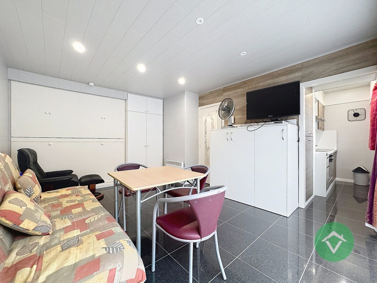 Bemeubelde studio met zicht op het Normandpark te Middelkerke 