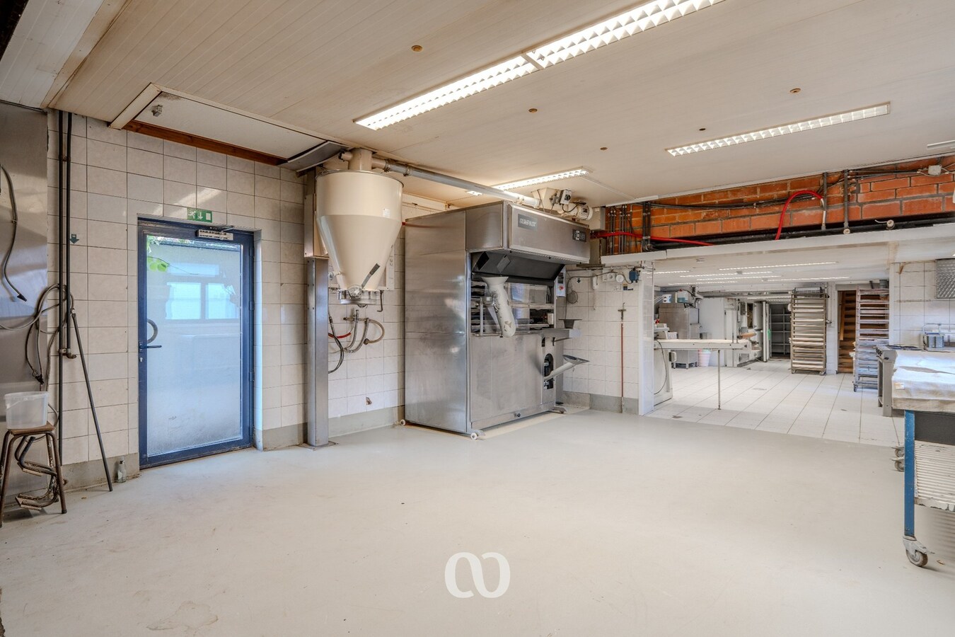 Handelspand met woonst en mogelijkheden in centrum Gavere 