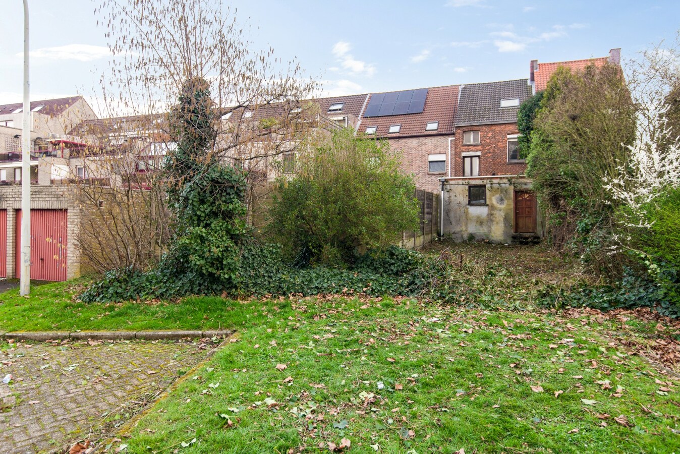 Te renoveren woning met 3 slpk en tuin te Boom! 