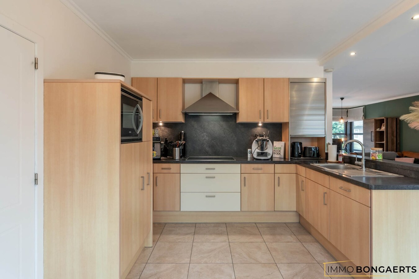 Ruime instapklare woning in het centrum van Neeroeteren met tuin, garage en 3 slaapkamers. 