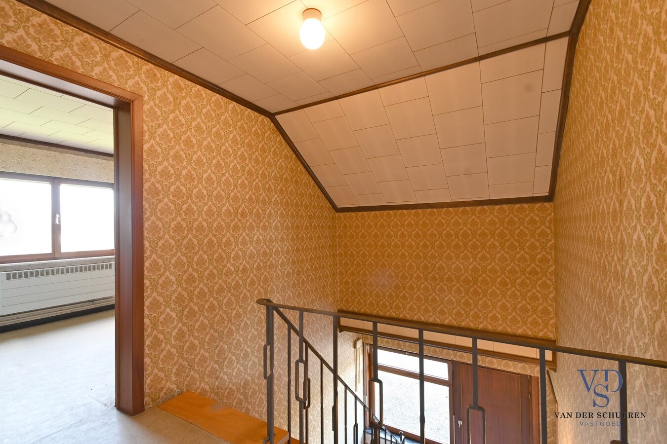 Te renoveren eigendom op gunstige ligging 